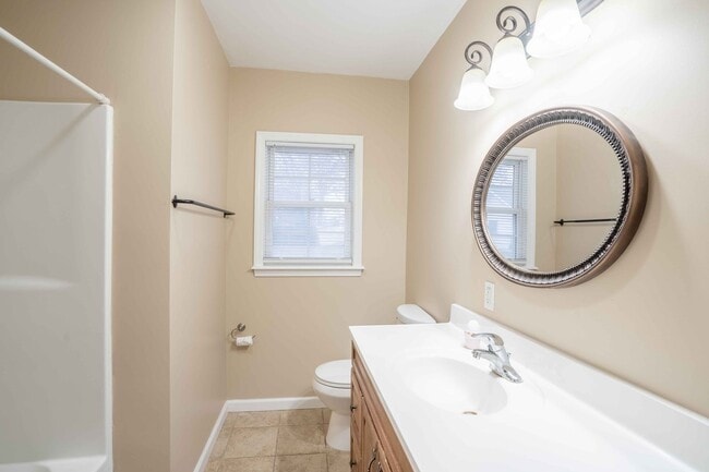 Building Photo - Great Location 2 Bed 1 Bath Home for Rent