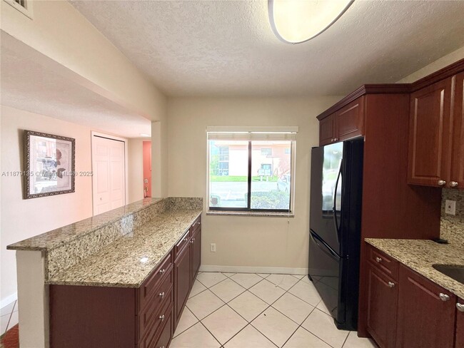 Building Photo - 227 Lakeview Dr