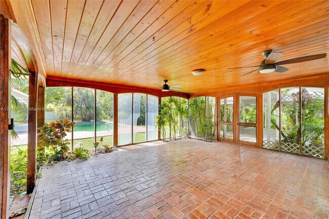 Building Photo - 12101 SW 68th Ct