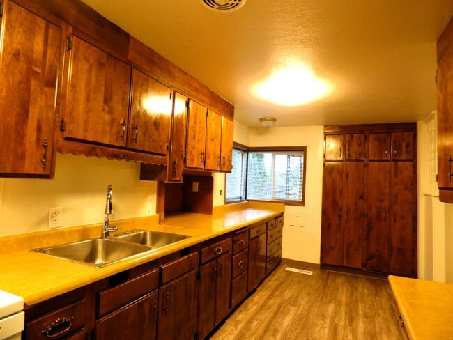Building Photo - Rent Special - 3 bed 2 bath home in South Salem