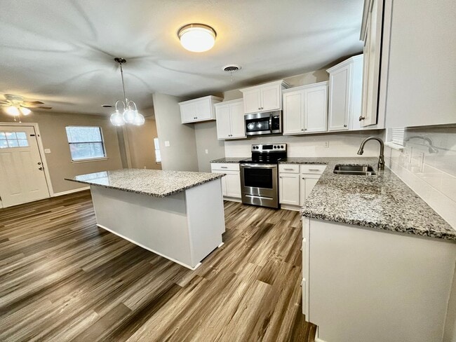 Primary Photo - Beautiful 3 Bedroom 2 Bath Home