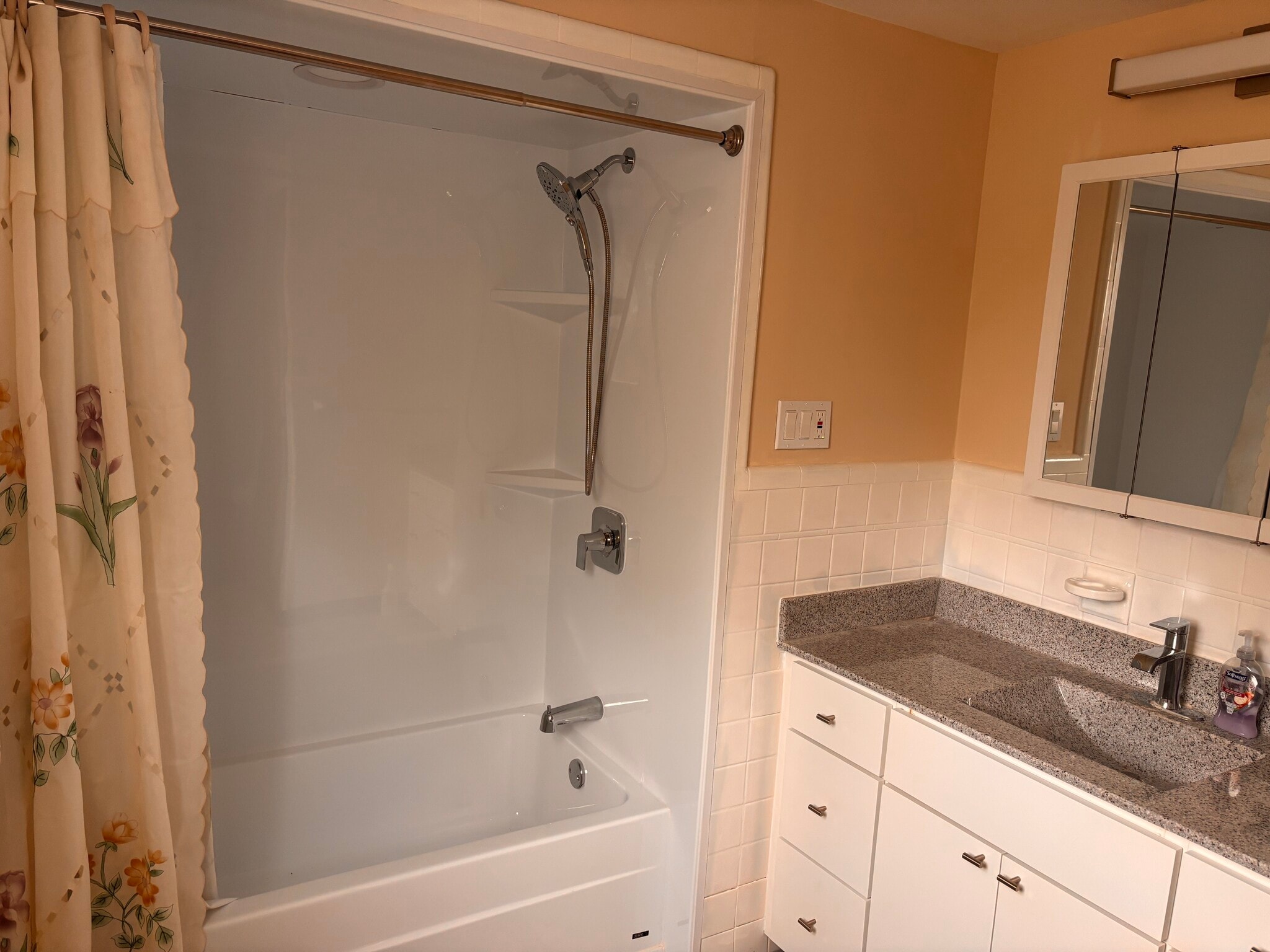 Full bath upstairs - 1059 Butlers Park Rd