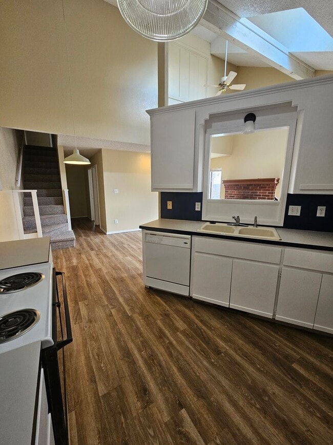 Building Photo - (3) Bed/(2) Bath West Norman Townhome Available NOW!