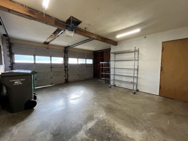 Building Photo - Classic Comfort: 3-Bed, 1.5-Bath Home with Covered Patio & Deck