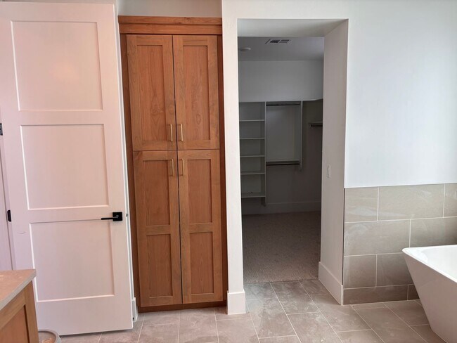 Building Photo - BRAND NEW 5 bed | 3 bath | 3 car garage cu...
