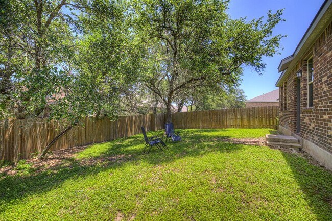 Building Photo - 216 Mary Max Cir
