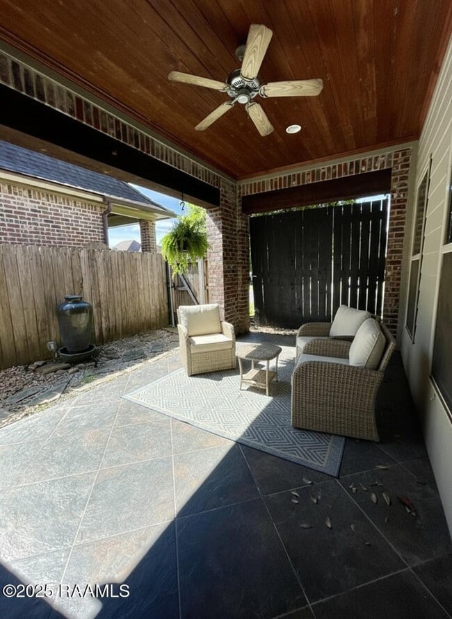 Building Photo - 218 Brightwood Dr