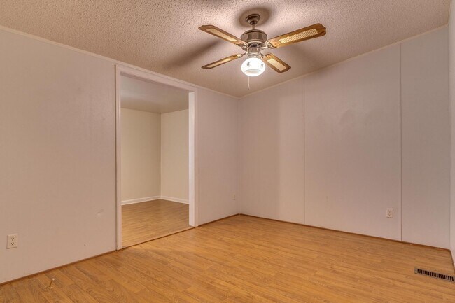 Building Photo - 1559 US-90