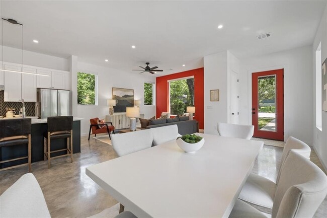 Building Photo - 1800 Singleton Ave