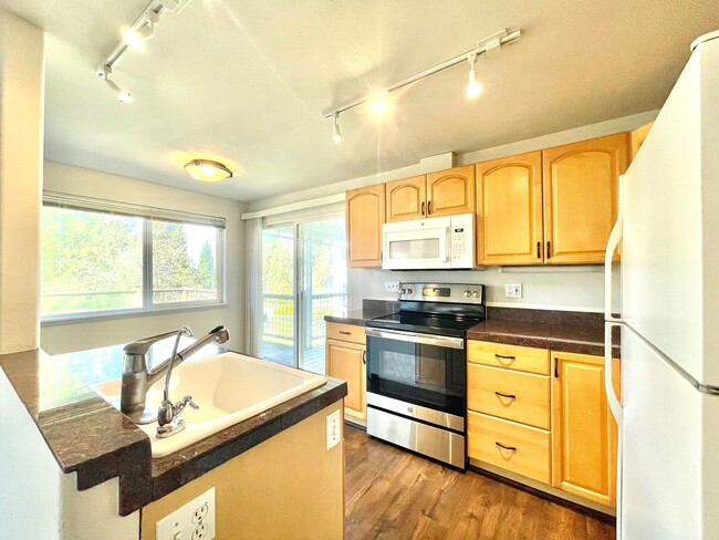 Building Photo - Mid-Century Gem in Kirkland’s Everest Park