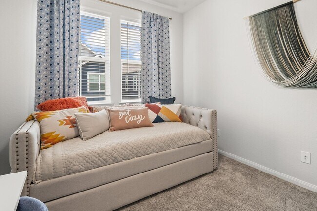 Building Photo - 5511 Cuerta St