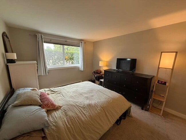 Building Photo - 2 Bedroom 2 Bathroom + Parking and Storage!