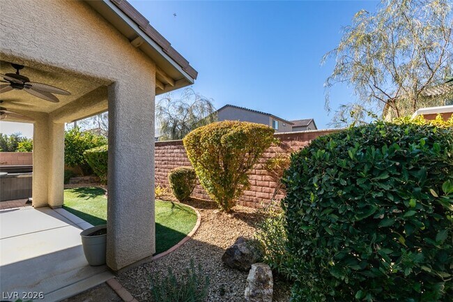 Building Photo - 10465 Saddle Mountain St