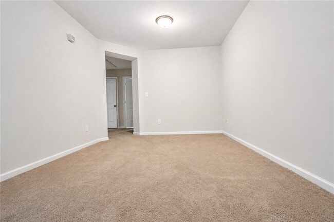 Building Photo - 2132 Greencrest Cir