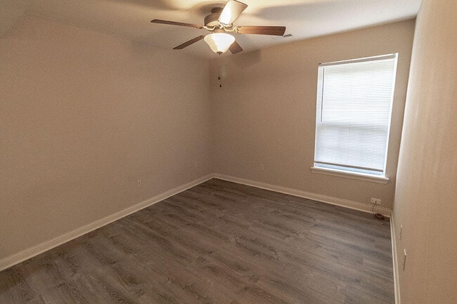 Building Photo - 4614 Dehaven Dr