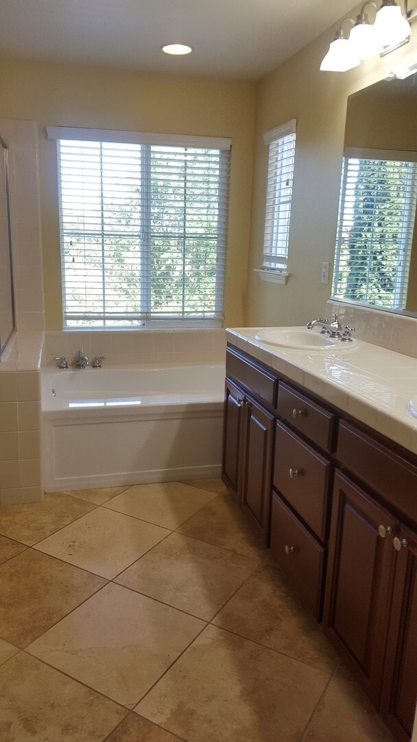 Building Photo - San Ramon's Lovely Windemere, Canadora Two Story Home 3 Br. + Loft, 2.5 Ba.