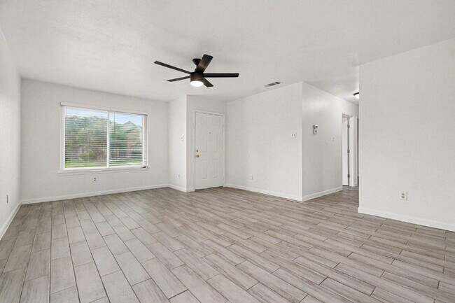 Building Photo - "Charming 3-Bedroom Retreat- Creek Crossing Estate, Mesquite TX"Section 8 Welcomed