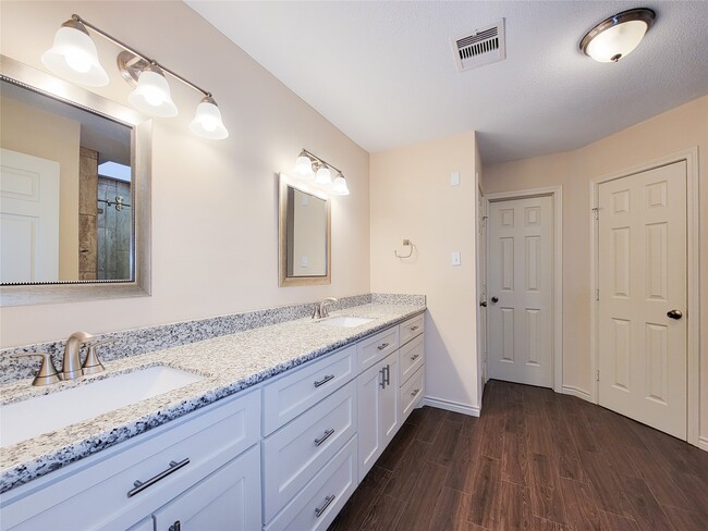 Building Photo - 12800 Briar Forest Dr