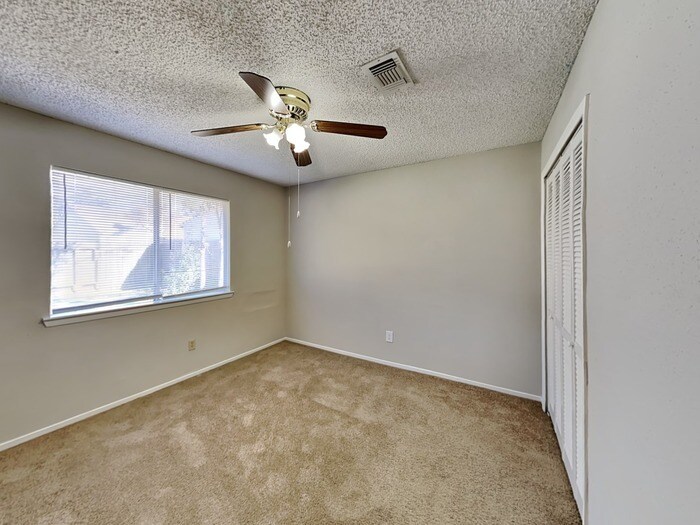 Building Photo - 16302 N Cross Dr