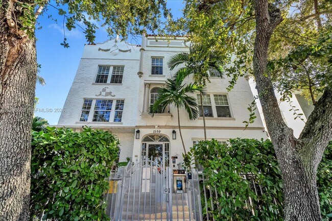 Building Photo - 1559 Michigan Ave