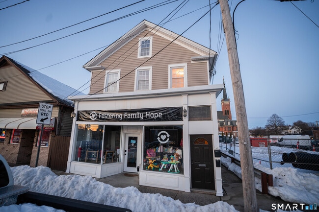 Building Photo - 31 Hall Ave