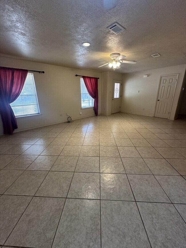 Building Photo - 1206 Tom Dee St