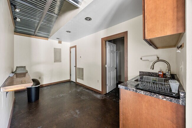 Building Photo - 2406 Schumacher Dr