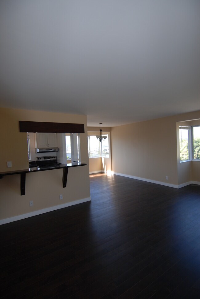 Building Photo - 310 Stanyan St