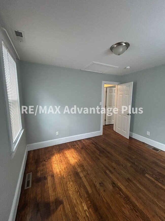 Building Photo - 3-Bedroom Home in Town of Blackstone!