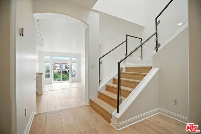Building Photo - 6440 Lunita Rd