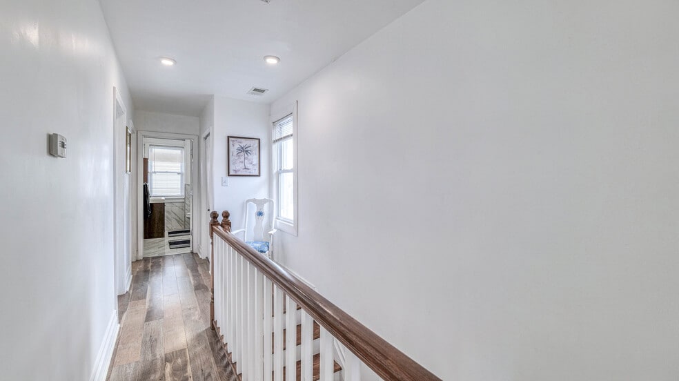 Building Photo - 14 N Vassar Sq