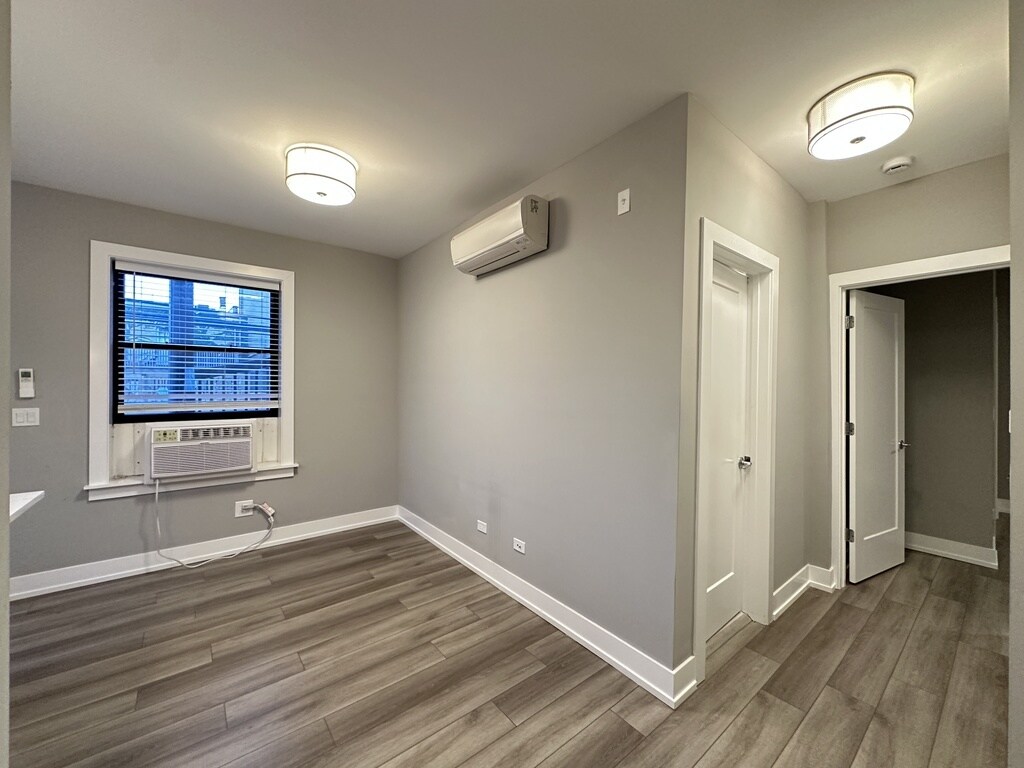 Building Photo - 3946 N Janssen Ave