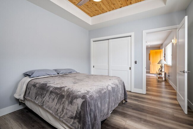 Building Photo - 1481 Hollister Ln