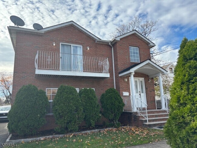 Primary Photo - 112 Clark St