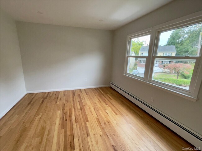 Building Photo - 9 Walnut Ln