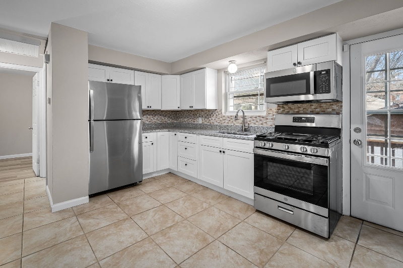 Building Photo - 807 Thomas Ave