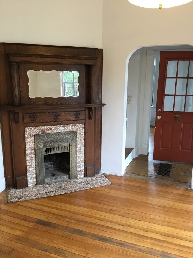 Building Photo - 831 S Cascade Ave