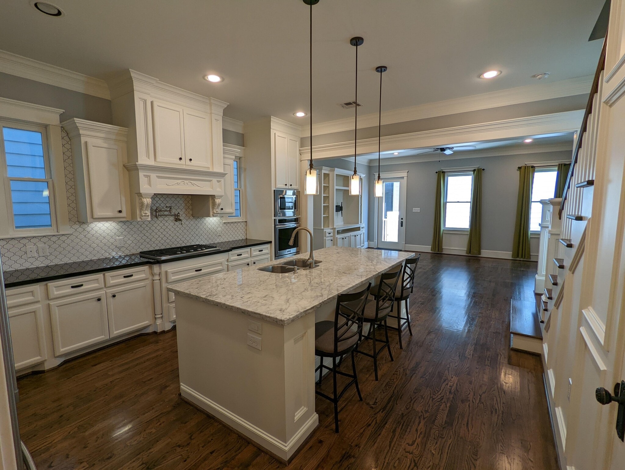 Building Photo - 722 E 29th St