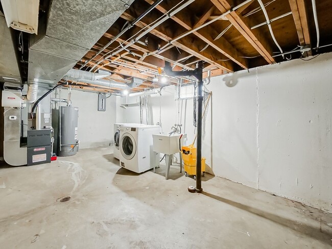 Building Photo - Charming 3-Bedroom Ranch in the Heart of Garden City