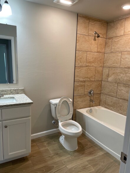 Building Photo - 2942 Evans Ave