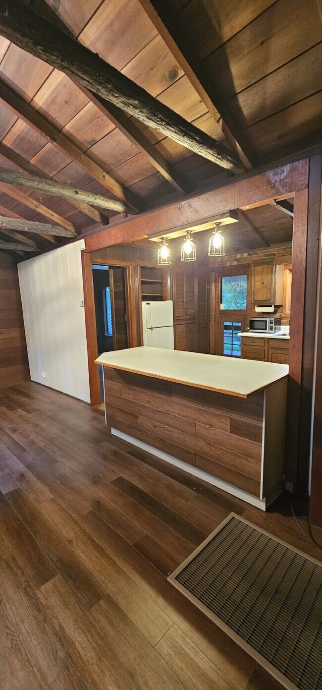 Building Photo - Picturesque, Pet Friendly, with Garage and...