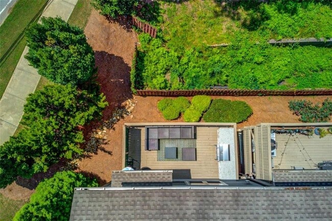 Building Photo - 1450 Edgebrook Ct NE