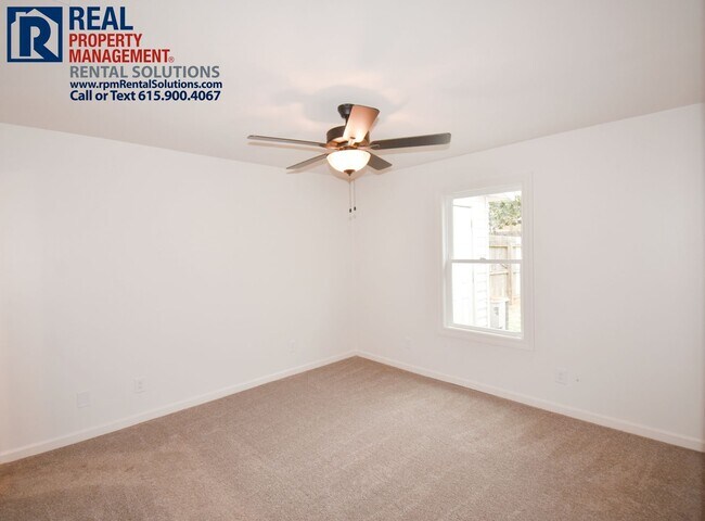 Building Photo - Adorable, updated 2BD 2BA duplex! Washer/dryer included and large fenced-in back yard!