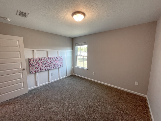 Building Photo - 7050 White Pine Ave
