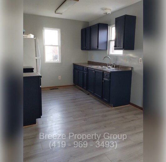 Building Photo - 205 W Chalmers Ave