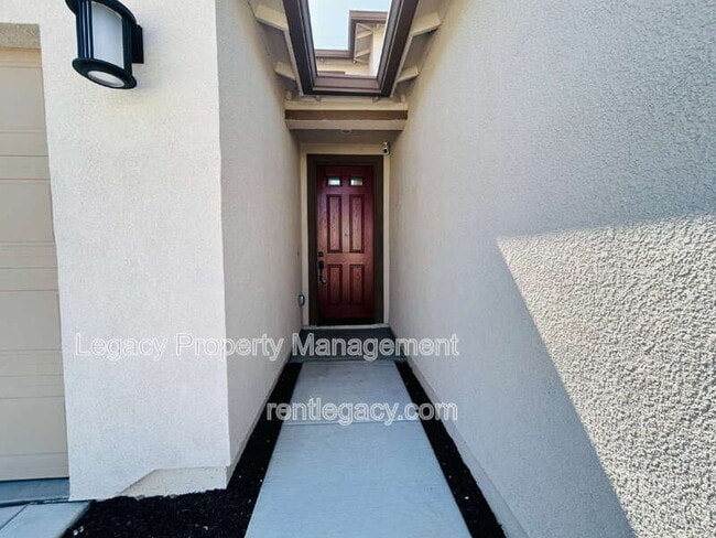 Building Photo - 4096 Azul Way