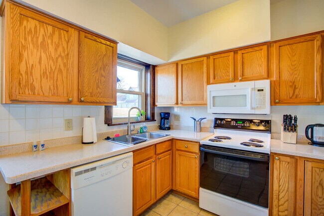 Building Photo - 1253 Williamson St