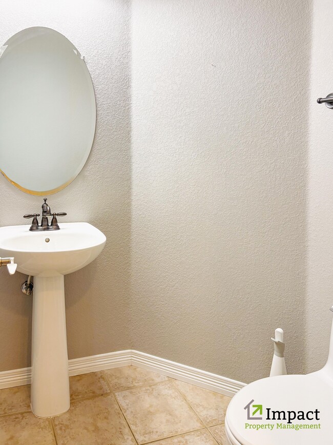 Building Photo - 10862 Glengate Cir