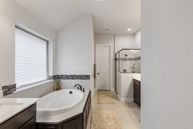Building Photo - 2607 Rosebud Ln