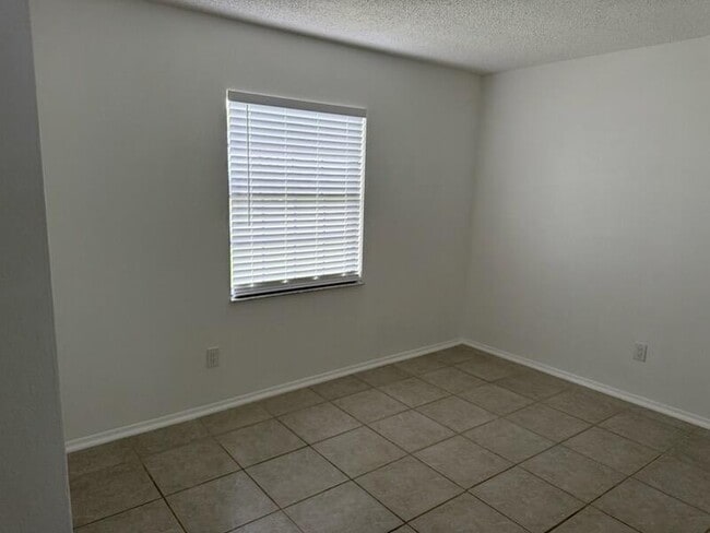 Building Photo - 1561 SE Arenson Ln